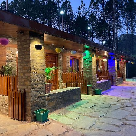Nature Villaas Basa Homestay Pauri Bagian luar foto