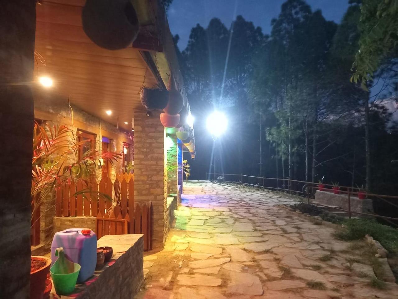 Nature Villaas Basa Homestay Pauri Bagian luar foto