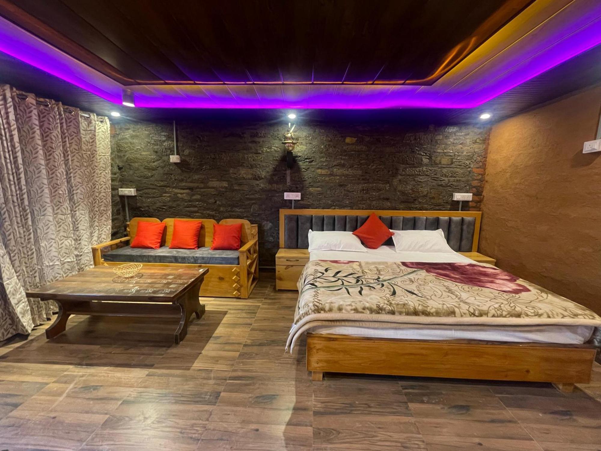 Nature Villaas Basa Homestay Pauri Bagian luar foto
