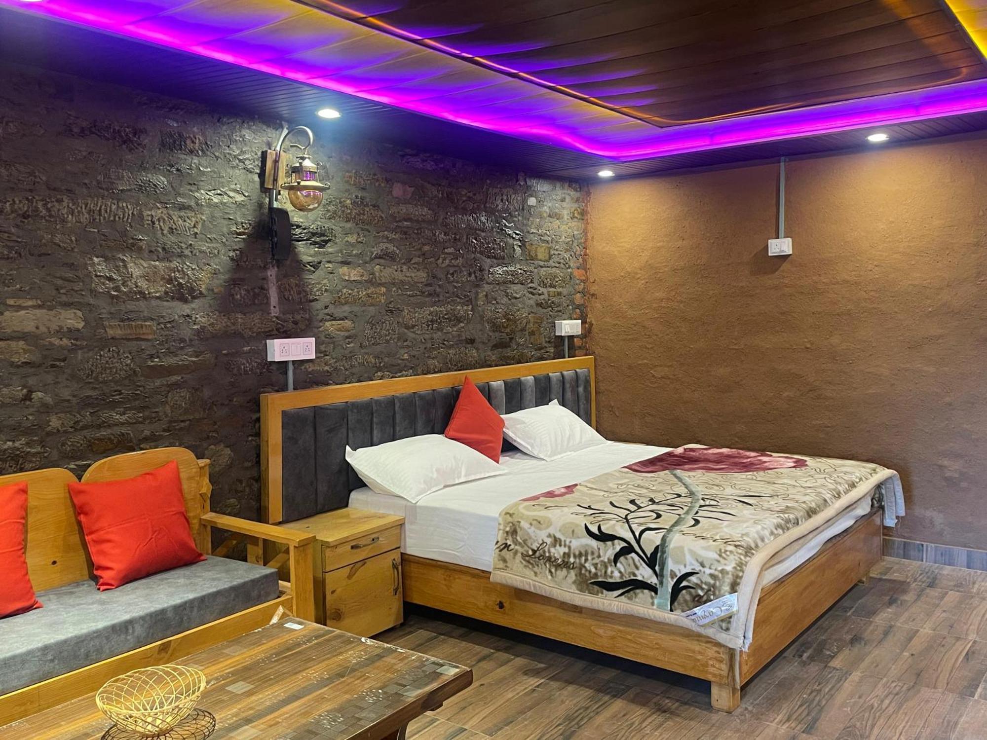 Nature Villaas Basa Homestay Pauri Bagian luar foto