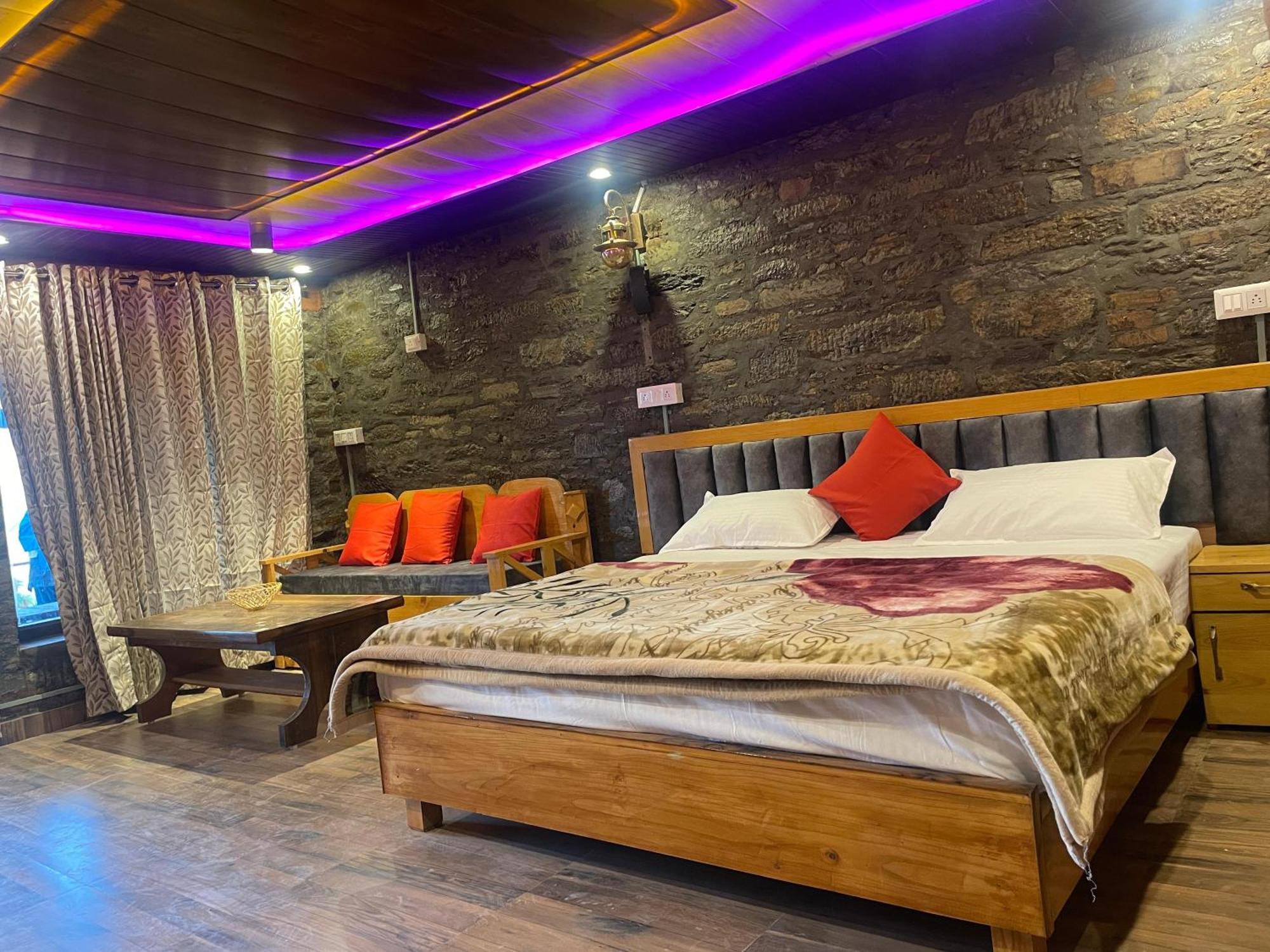 Nature Villaas Basa Homestay Pauri Bagian luar foto