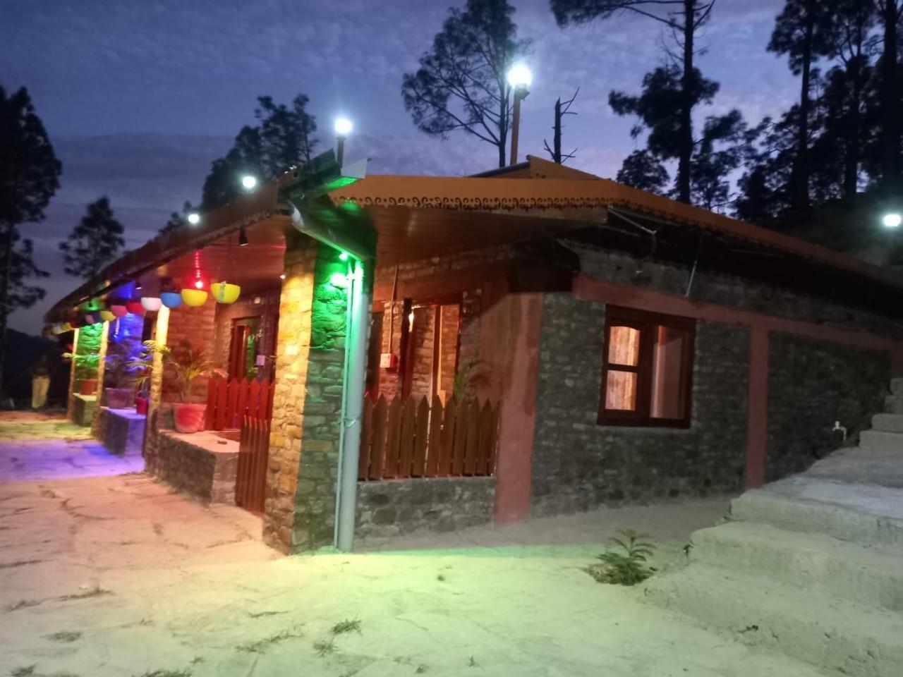 Nature Villaas Basa Homestay Pauri Bagian luar foto