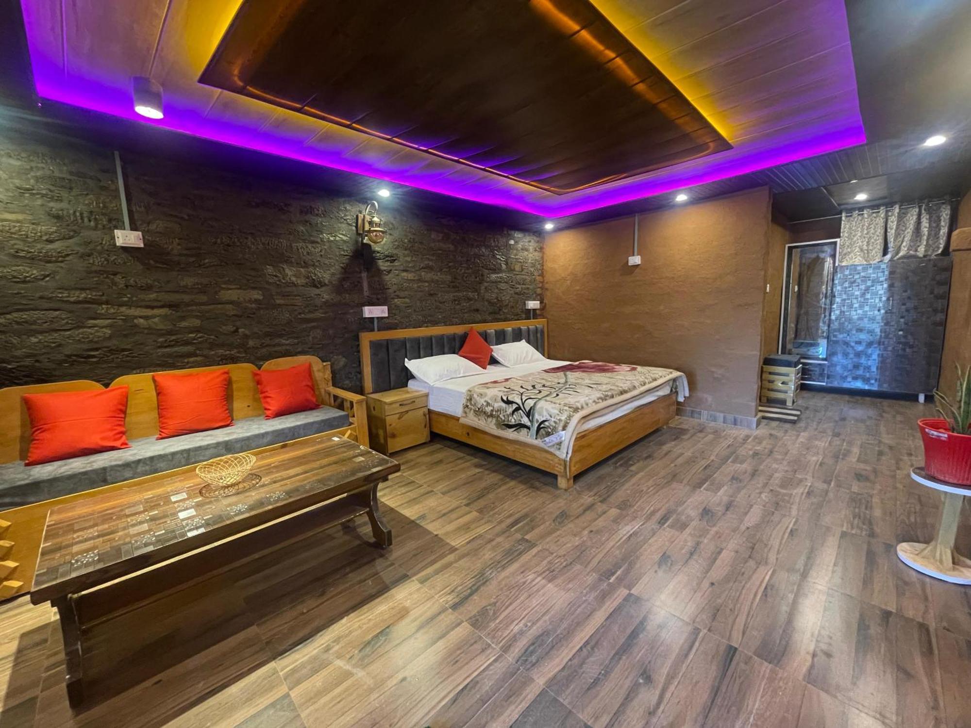 Nature Villaas Basa Homestay Pauri Bagian luar foto