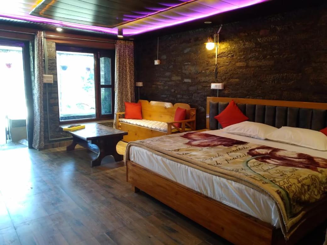Nature Villaas Basa Homestay Pauri Bagian luar foto