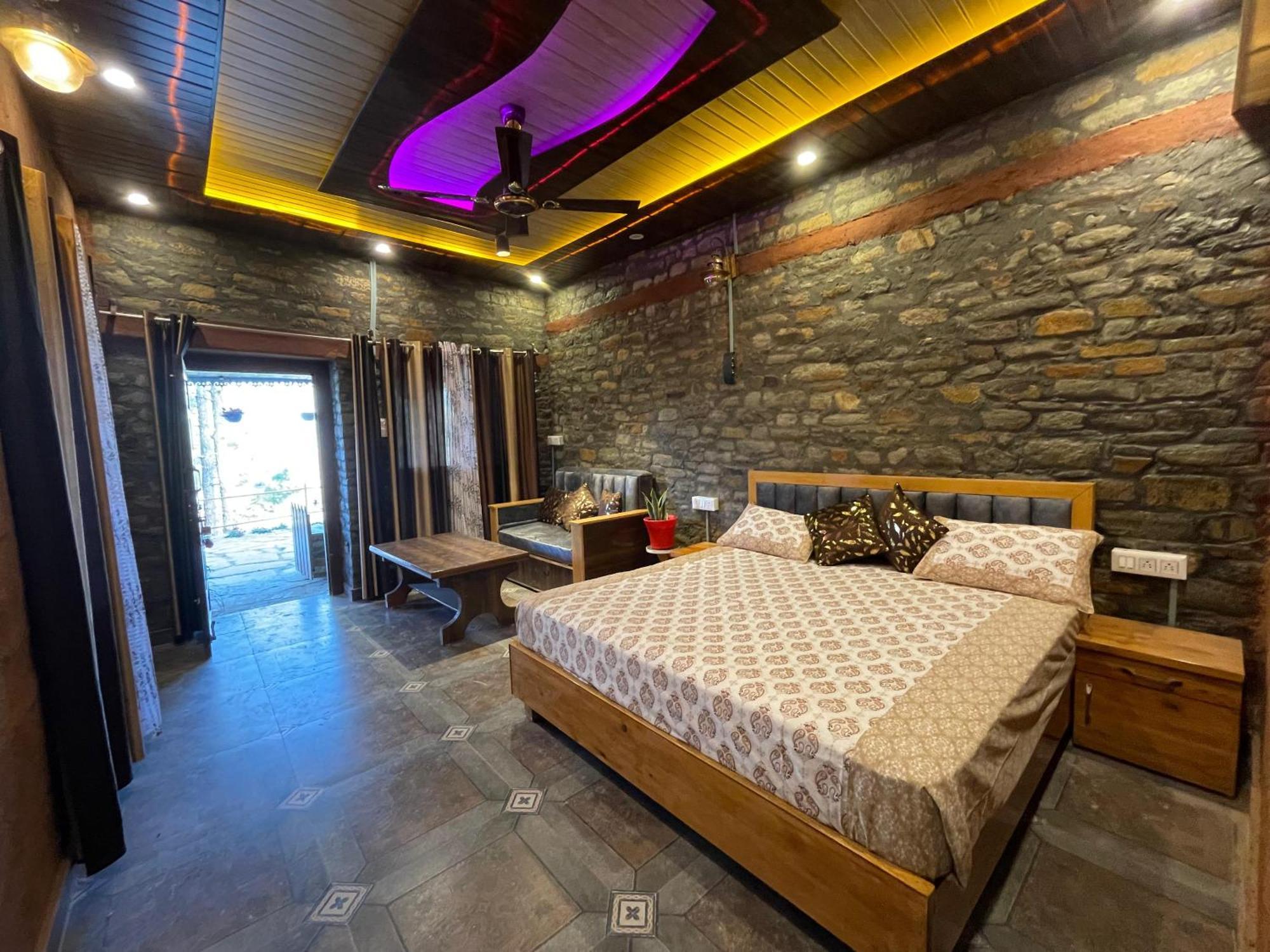 Nature Villaas Basa Homestay Pauri Bagian luar foto