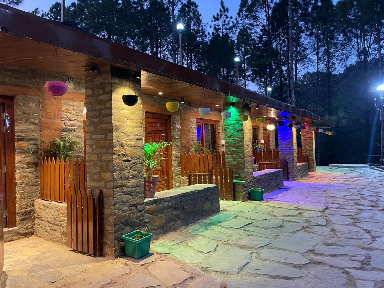 Nature Villaas Basa Homestay Pauri Bagian luar foto