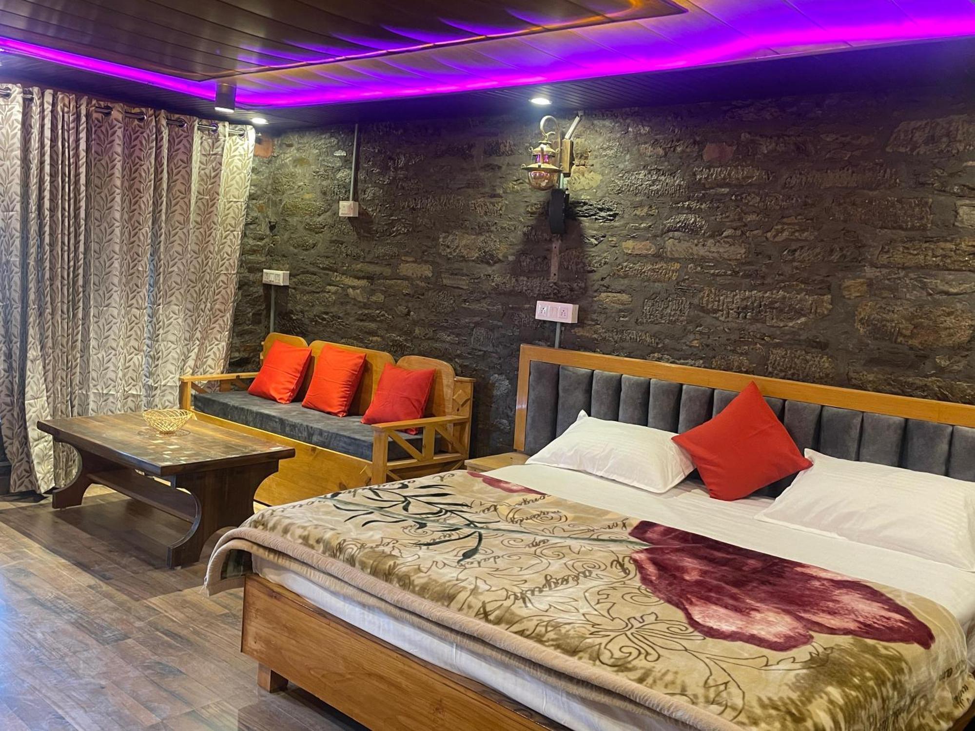Nature Villaas Basa Homestay Pauri Bagian luar foto