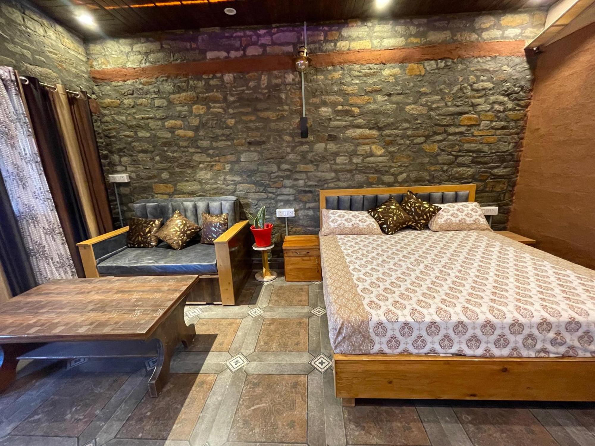 Nature Villaas Basa Homestay Pauri Bagian luar foto