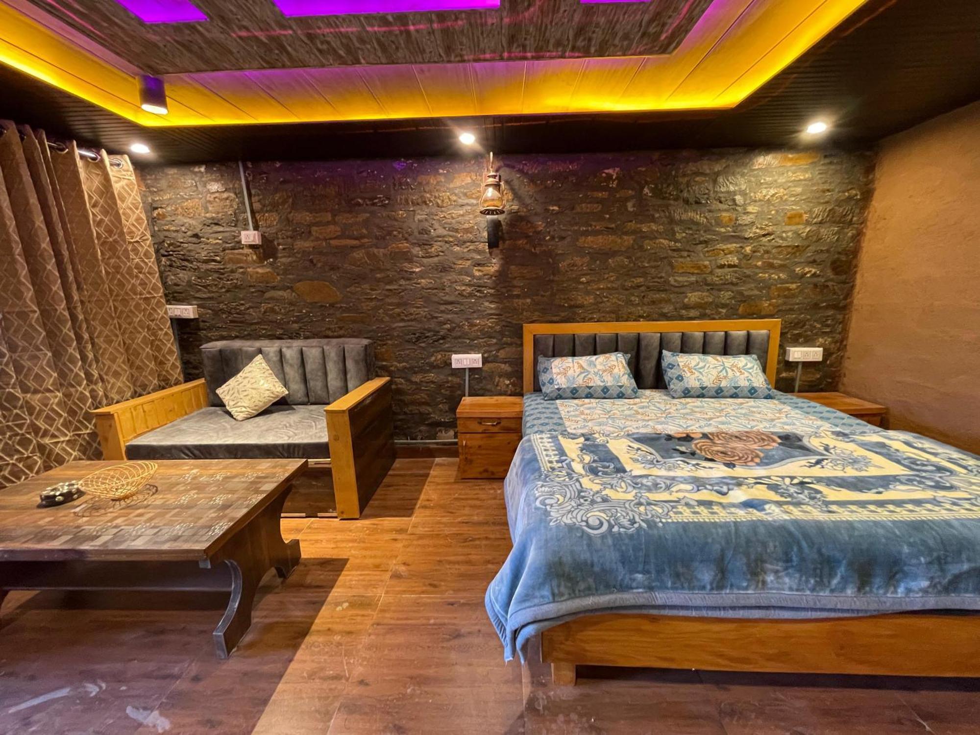 Nature Villaas Basa Homestay Pauri Bagian luar foto