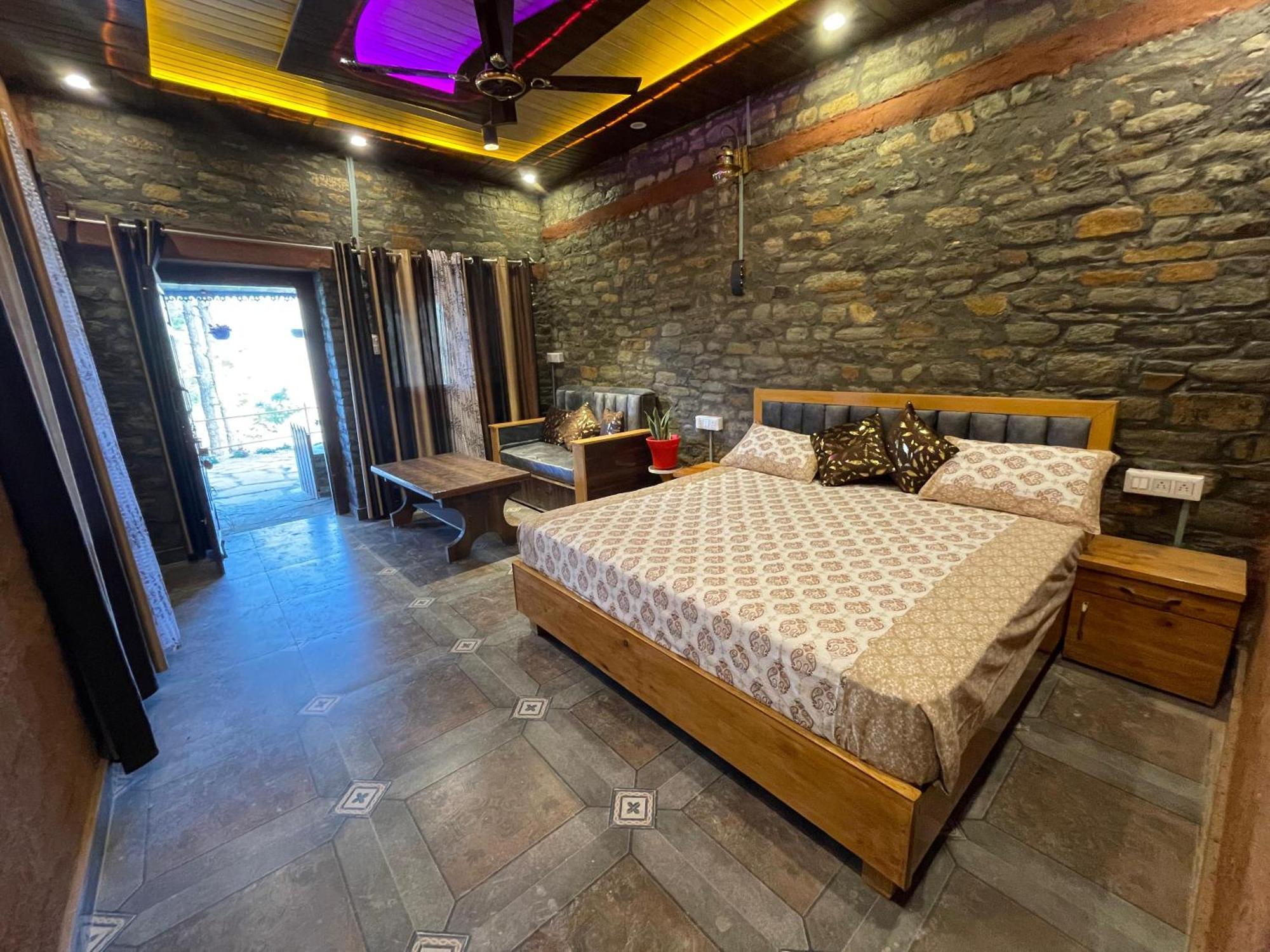 Nature Villaas Basa Homestay Pauri Bagian luar foto