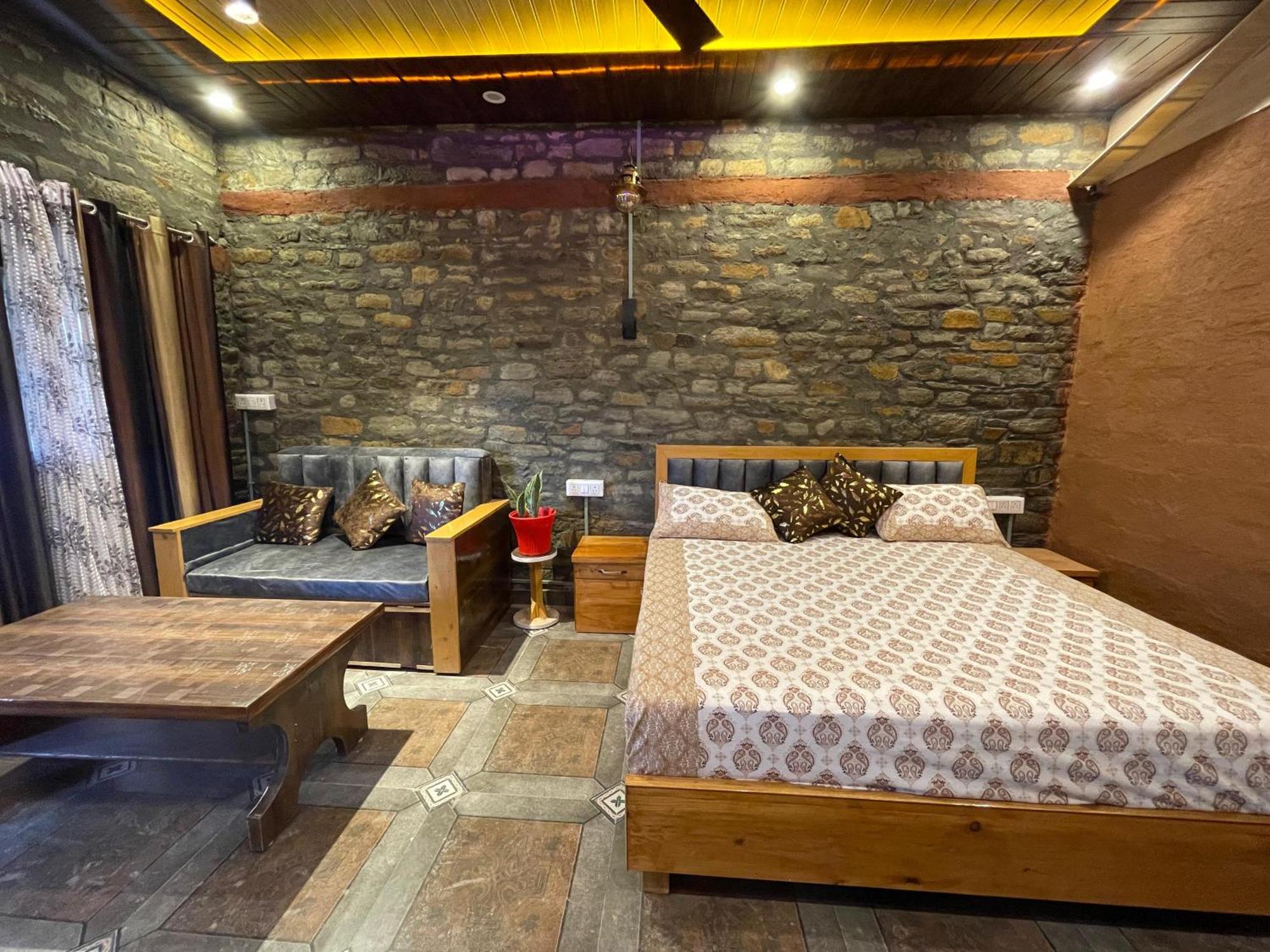 Nature Villaas Basa Homestay Pauri Bagian luar foto